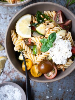 Simple Lemon Fusilli w- Zucchini, Tomatoes, & Spinach