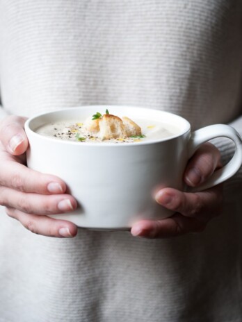 Roasted Cauliflower Garlic Soup