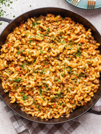 Sloppy joes pasta with chopped parsley